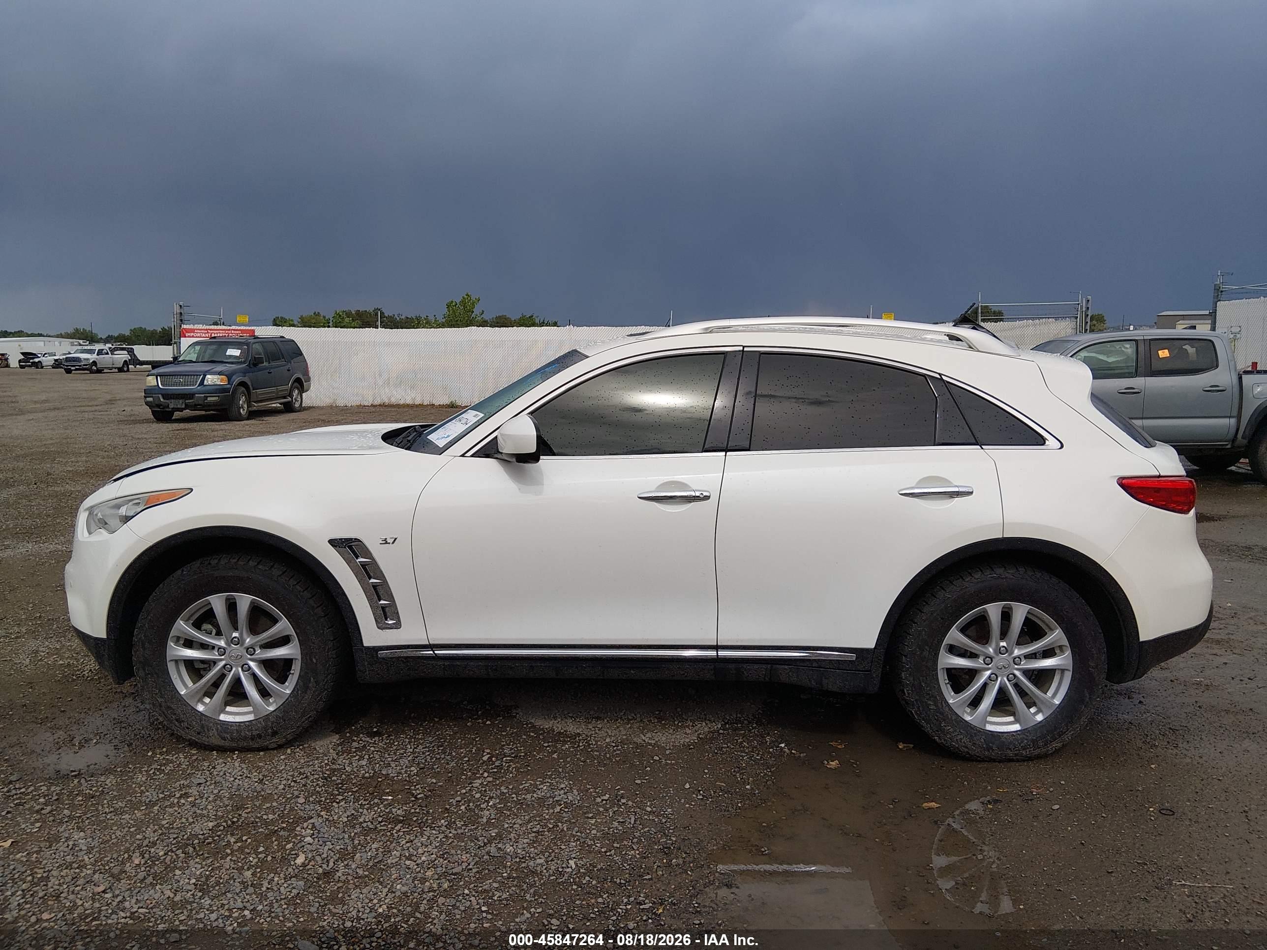2017 INFINITI QX70