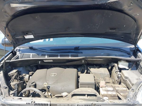 2020 TOYOTA SIENNA XLE