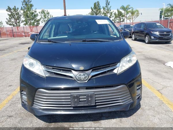 2020 TOYOTA SIENNA XLE