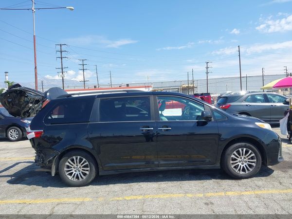 2020 TOYOTA SIENNA XLE