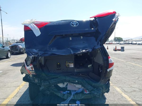 2020 TOYOTA SIENNA XLE