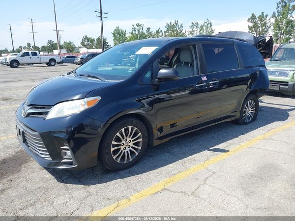 2020 TOYOTA SIENNA XLE