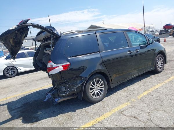2020 TOYOTA SIENNA XLE