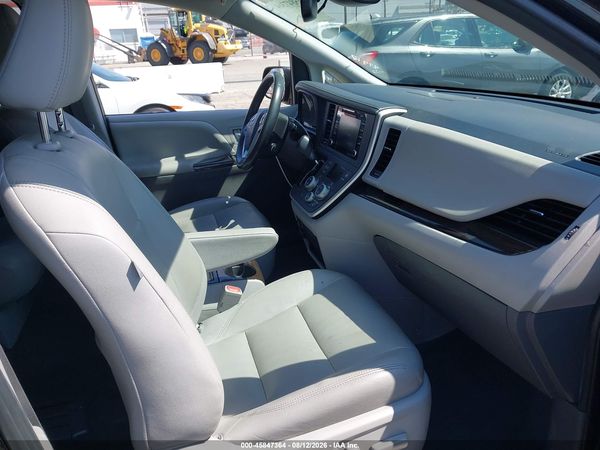 2020 TOYOTA SIENNA XLE