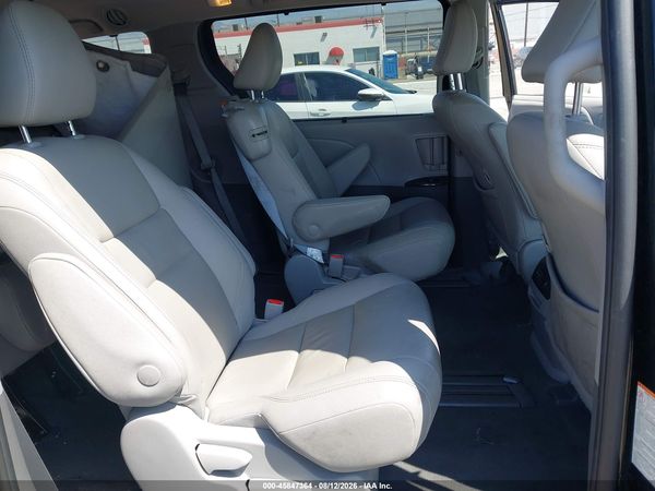 2020 TOYOTA SIENNA XLE