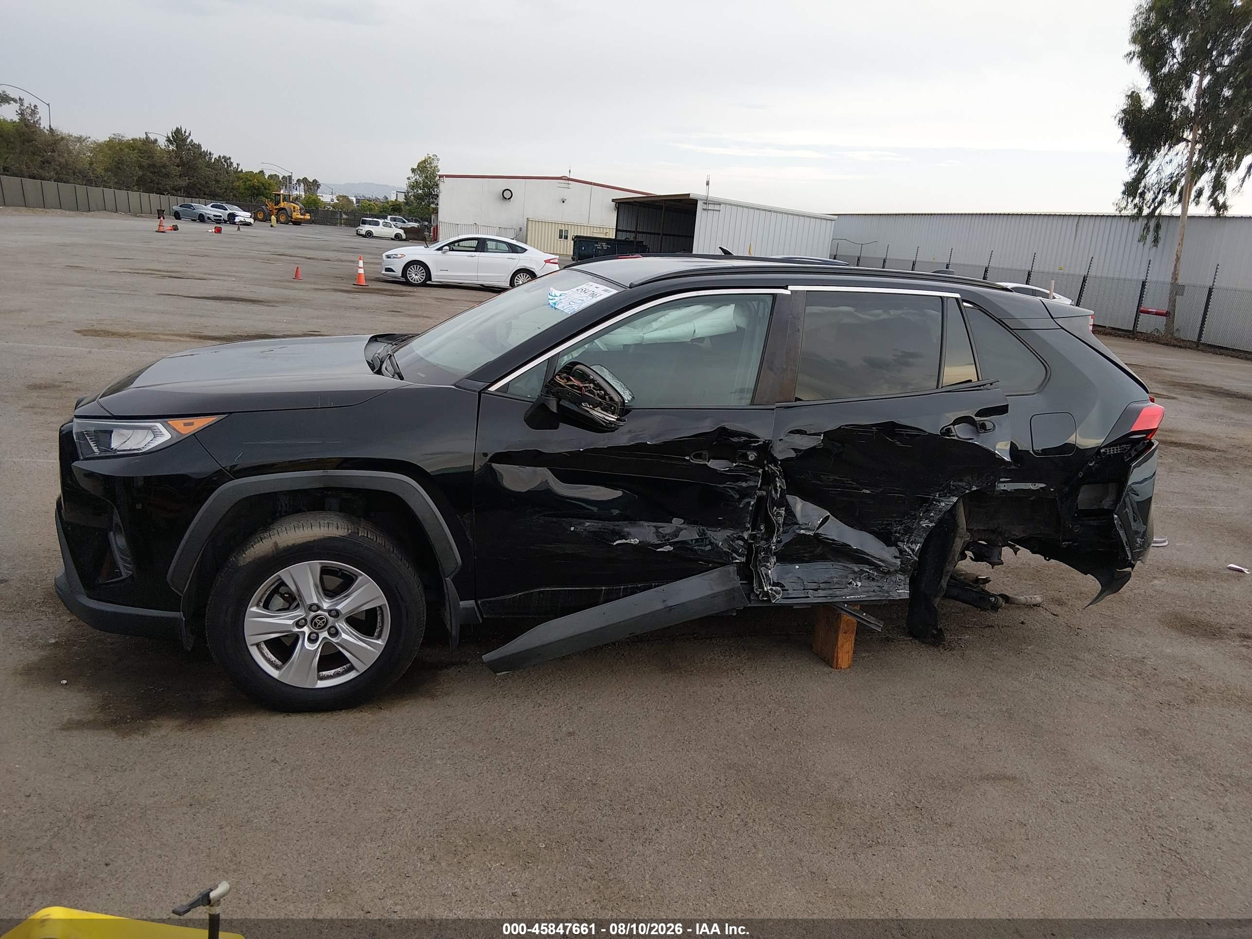 2021 TOYOTA RAV4 XLE