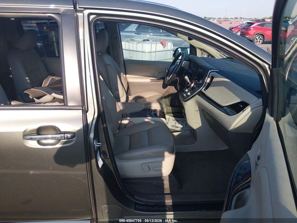 2020 TOYOTA SIENNA XLE — I5