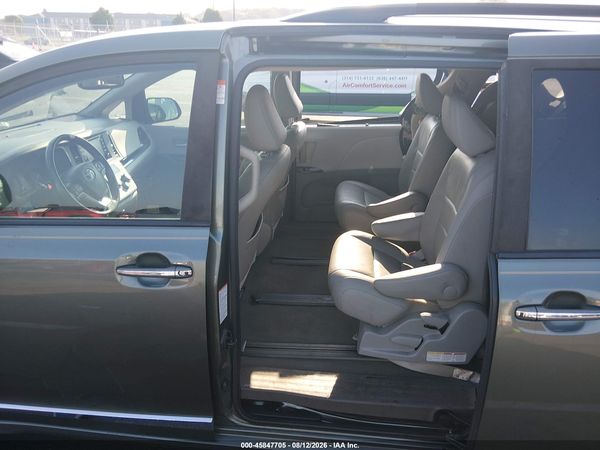 2020 TOYOTA SIENNA XLE — I8