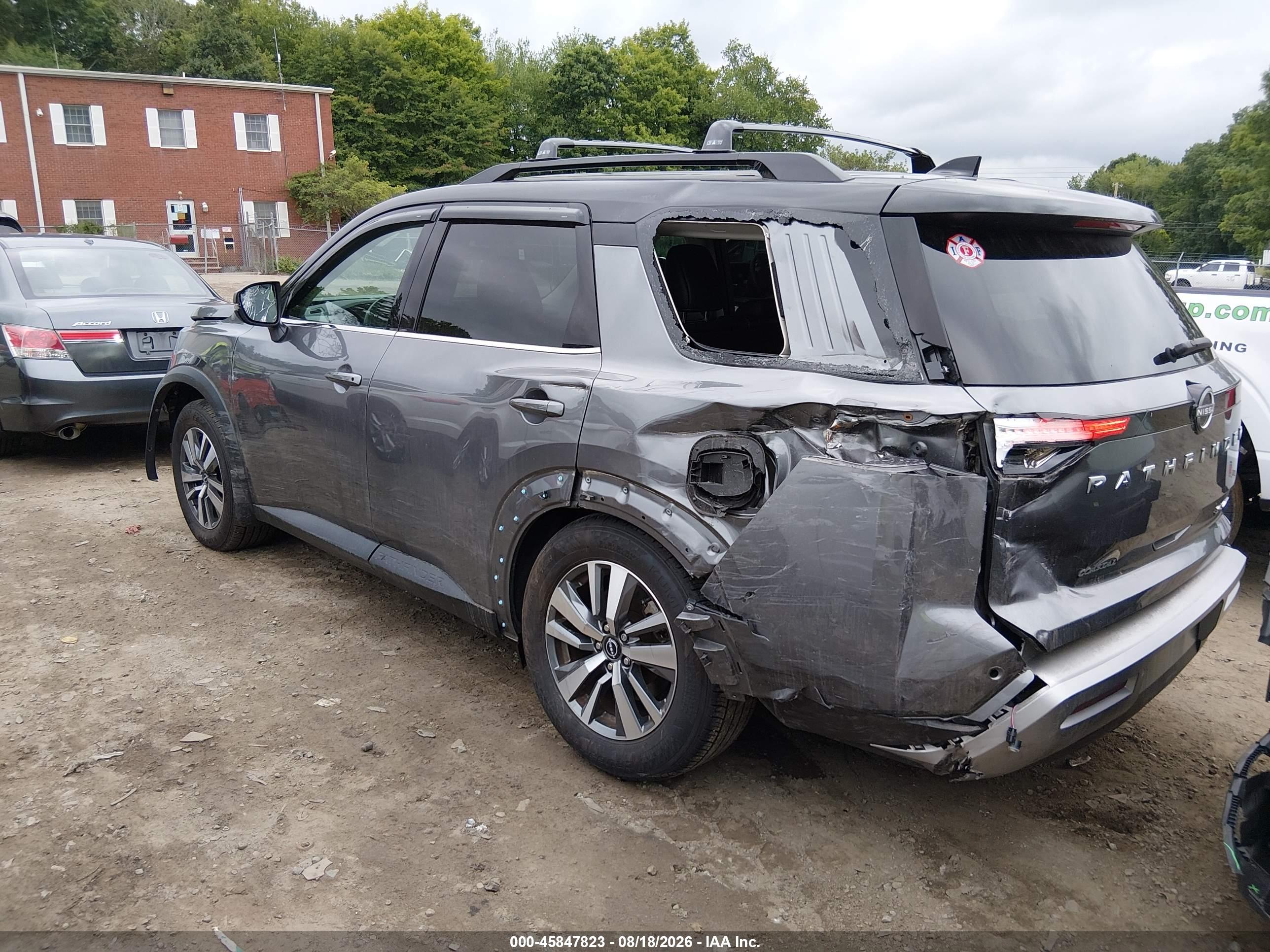 2024 NISSAN PATHFINDER SL 4WD