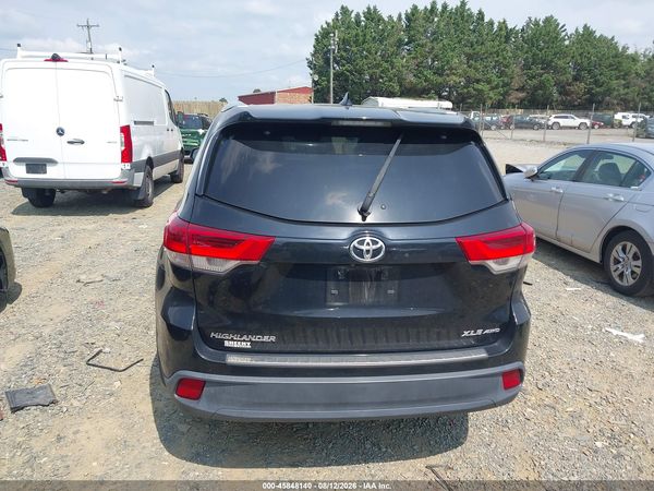 2017 TOYOTA HIGHLANDER XLE