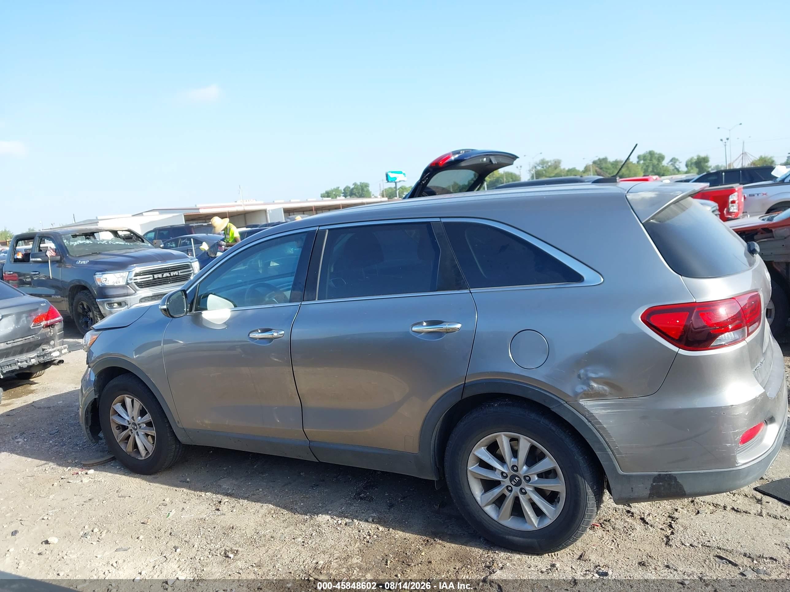 2019 KIA SORENTO 2.4L LX