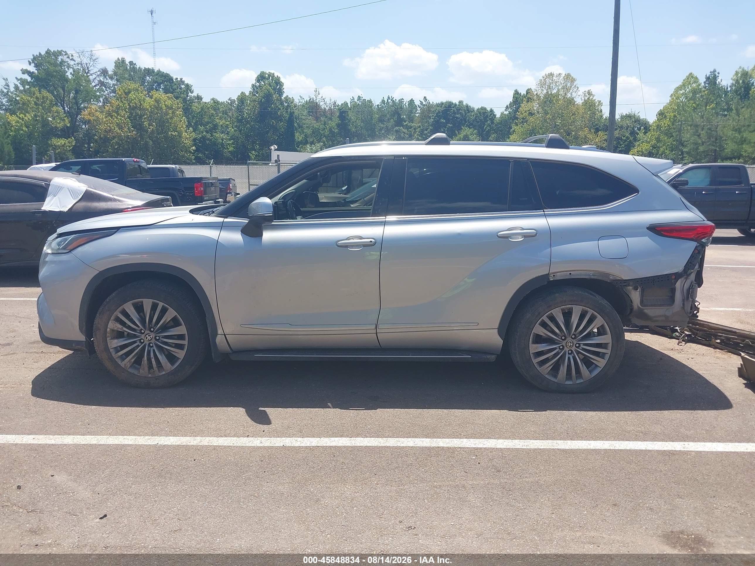 2021 TOYOTA HIGHLANDER PLATINUM