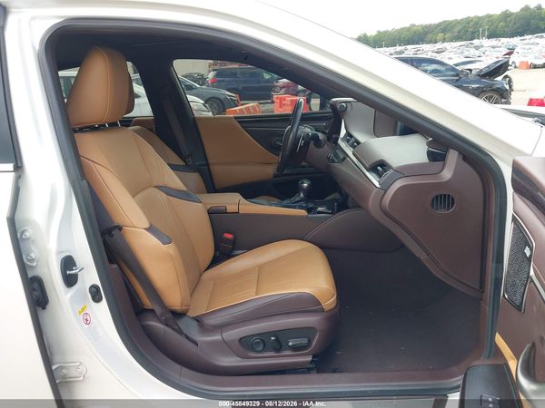2019 LEXUS ES 300H ULTRA LUXURY