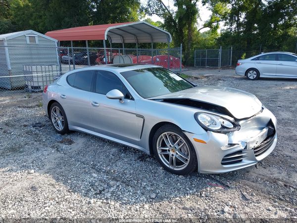 2016 PORSCHE PANAMERA 4