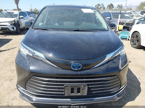 2023 TOYOTA SIENNA XLE