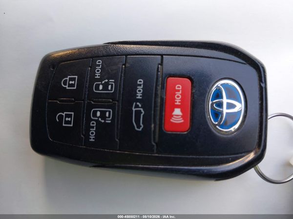 2023 TOYOTA SIENNA XLE