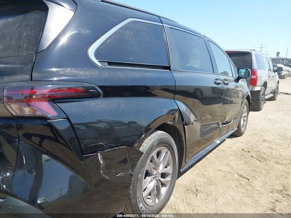 2023 TOYOTA SIENNA XLE