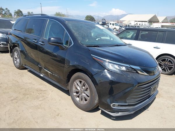 2023 TOYOTA SIENNA XLE