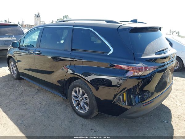 2023 TOYOTA SIENNA XLE