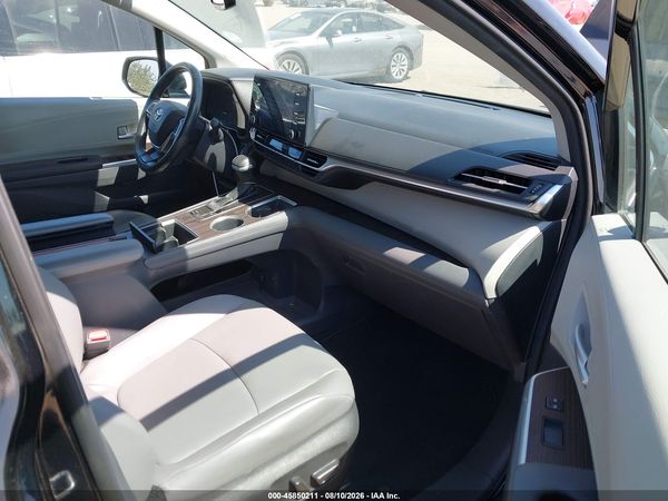 2023 TOYOTA SIENNA XLE