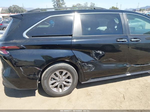 2023 TOYOTA SIENNA XLE