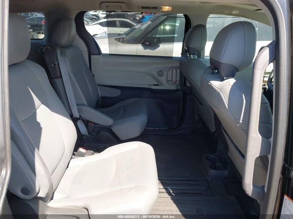2023 TOYOTA SIENNA XLE