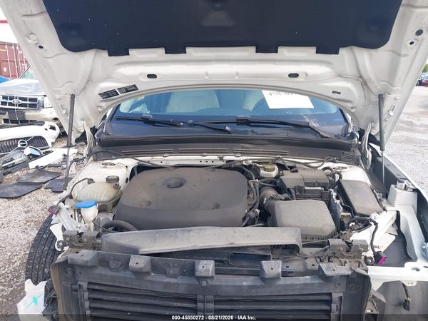 2019 VOLVO XC40 T4 MOMENTUM