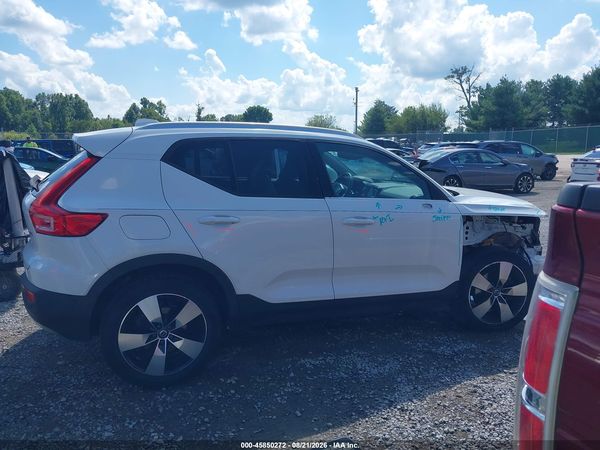 2019 VOLVO XC40 T4 MOMENTUM