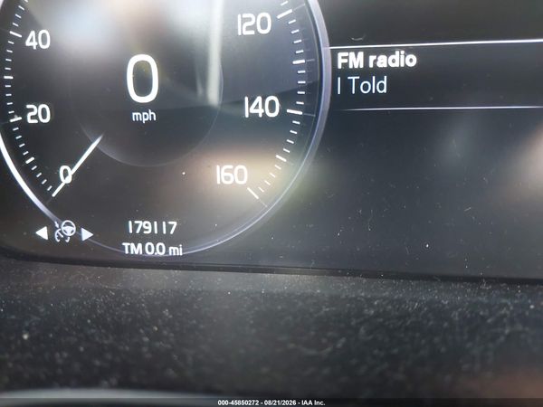 2019 VOLVO XC40 T4 MOMENTUM