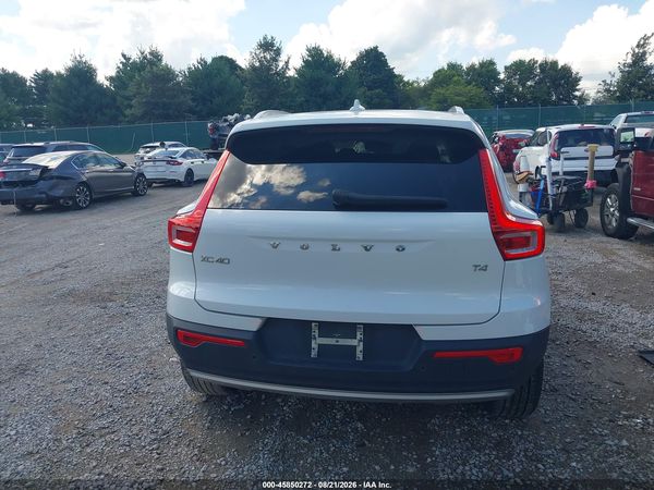 2019 VOLVO XC40 T4 MOMENTUM