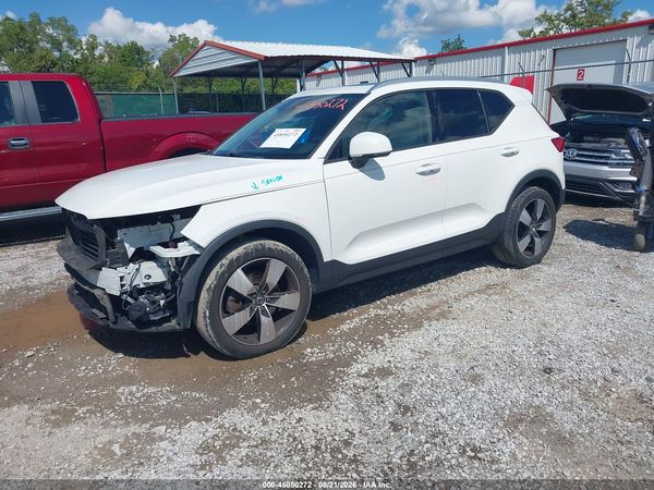 2019 VOLVO XC40 T4 MOMENTUM