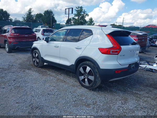 2019 VOLVO XC40 T4 MOMENTUM