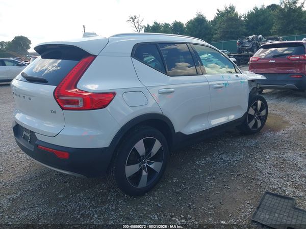 2019 VOLVO XC40 T4 MOMENTUM
