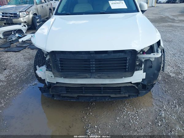 2019 VOLVO XC40 T4 MOMENTUM