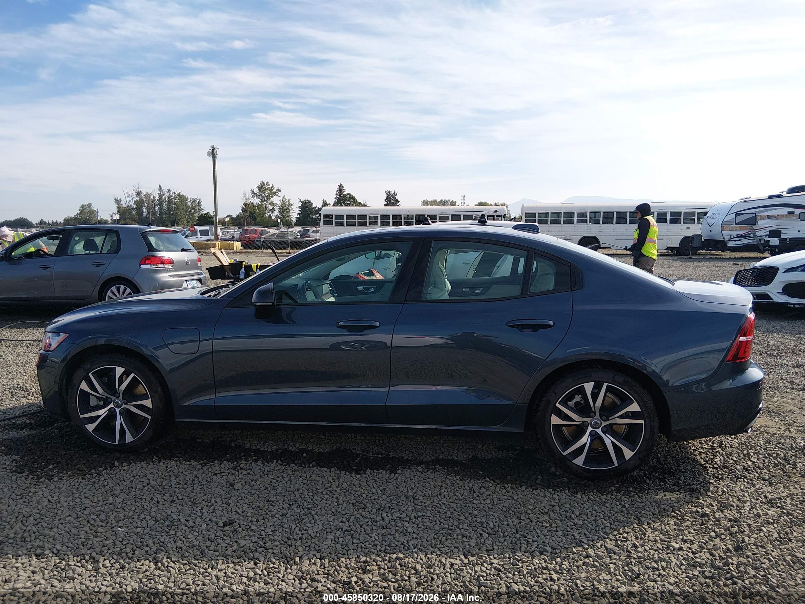 2021 VOLVO S60 RECHARGE PLUG-IN HYBRID T8 R-DESIGN EXPRESSION