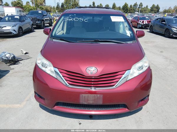 2015 TOYOTA SIENNA LE 8 PASSENGER
