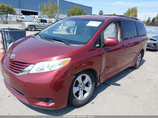 2015 TOYOTA SIENNA LE 8 PASSENGER