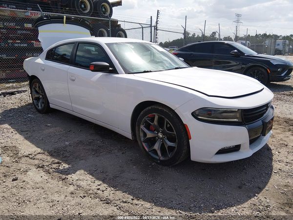 2016 DODGE CHARGER SXT