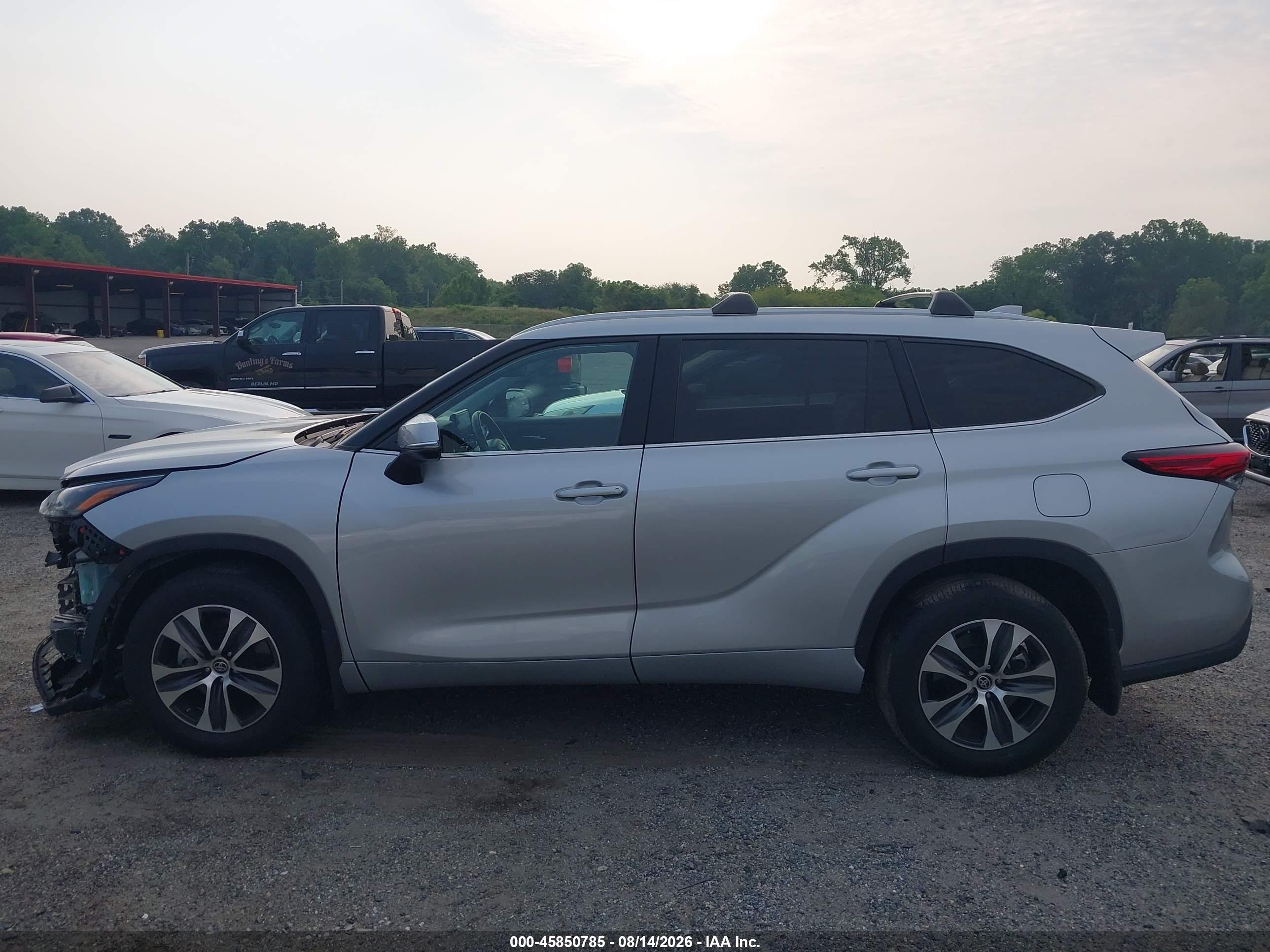 2022 TOYOTA HIGHLANDER XLE