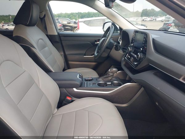 2022 TOYOTA HIGHLANDER XLE