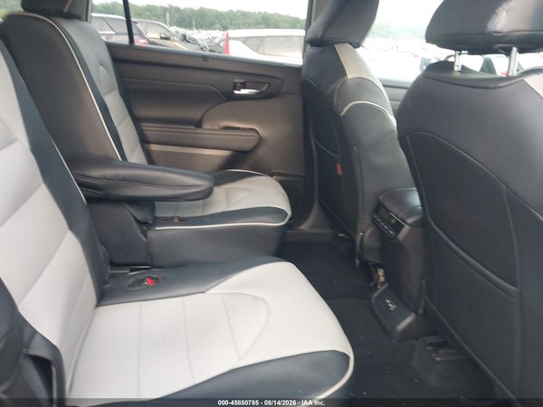 2022 TOYOTA HIGHLANDER XLE