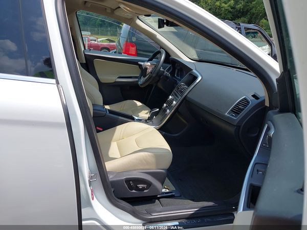 2017 VOLVO XC60 T6 DYNAMIC
