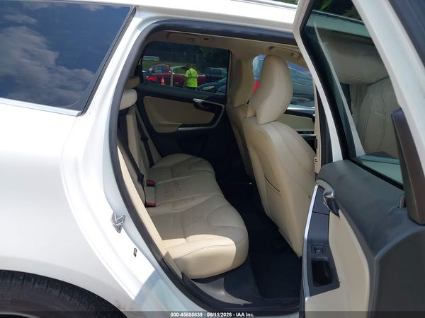 2017 VOLVO XC60 T6 DYNAMIC