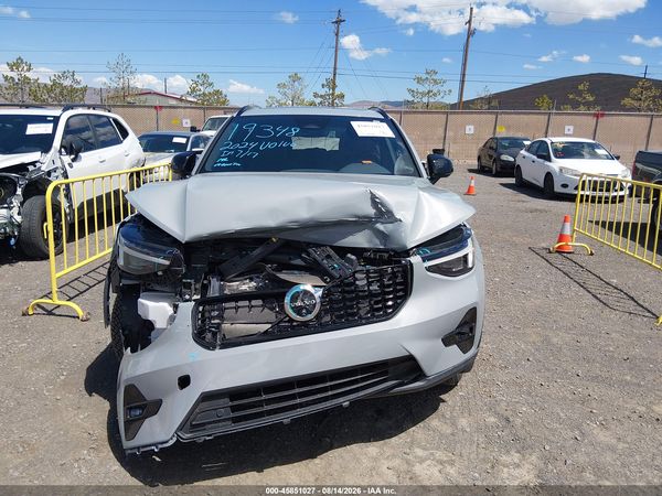 2024 VOLVO XC40 B5 PLUS DARK THEME