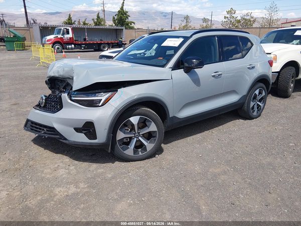 2024 VOLVO XC40 B5 PLUS DARK THEME