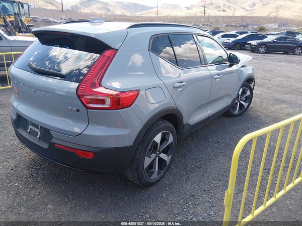 2024 VOLVO XC40 B5 PLUS DARK THEME
