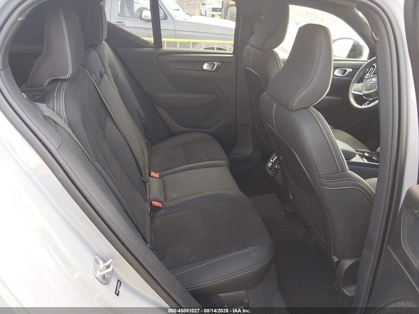 2024 VOLVO XC40 B5 PLUS DARK THEME