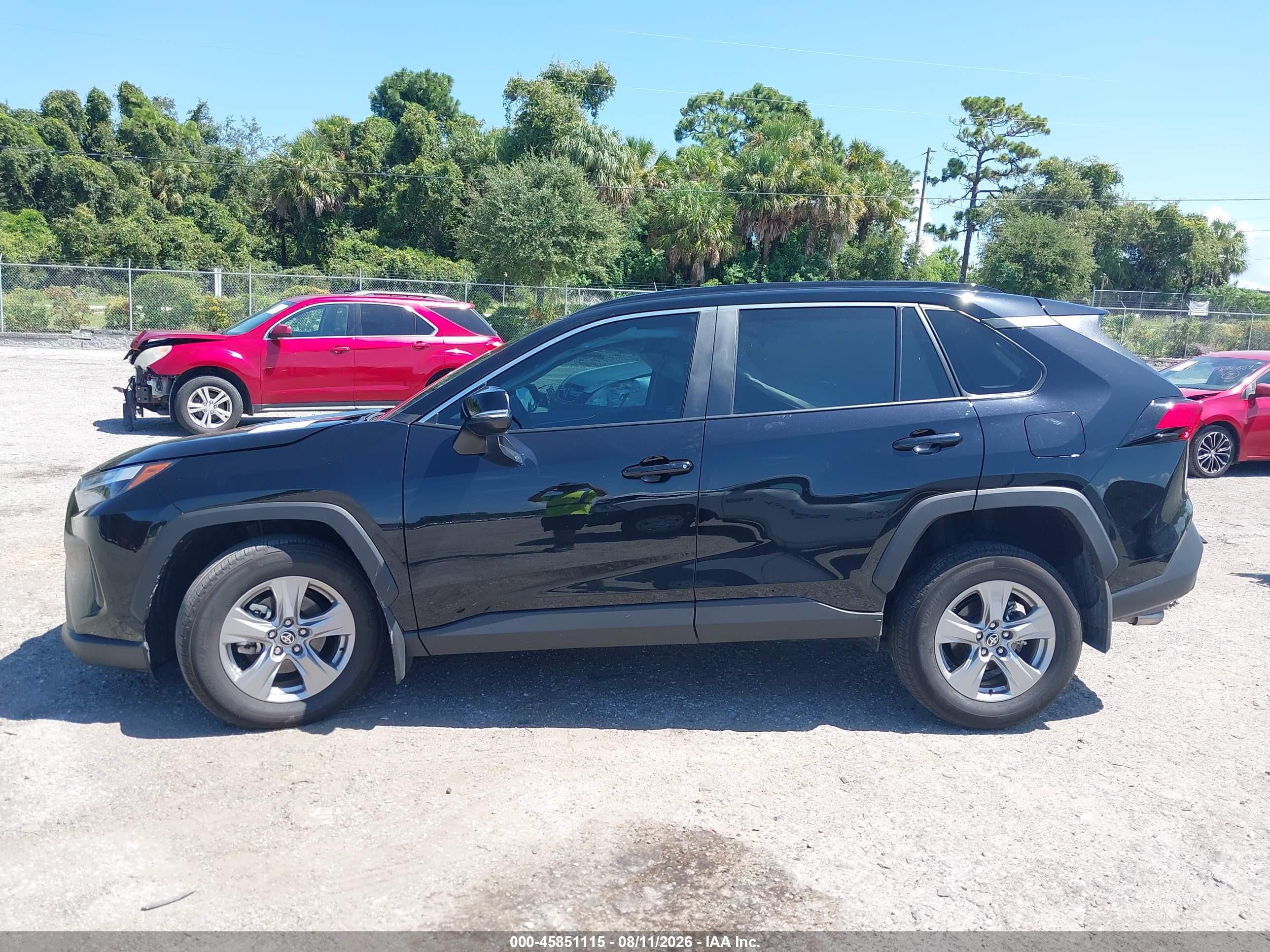 2025 TOYOTA RAV4 XLE