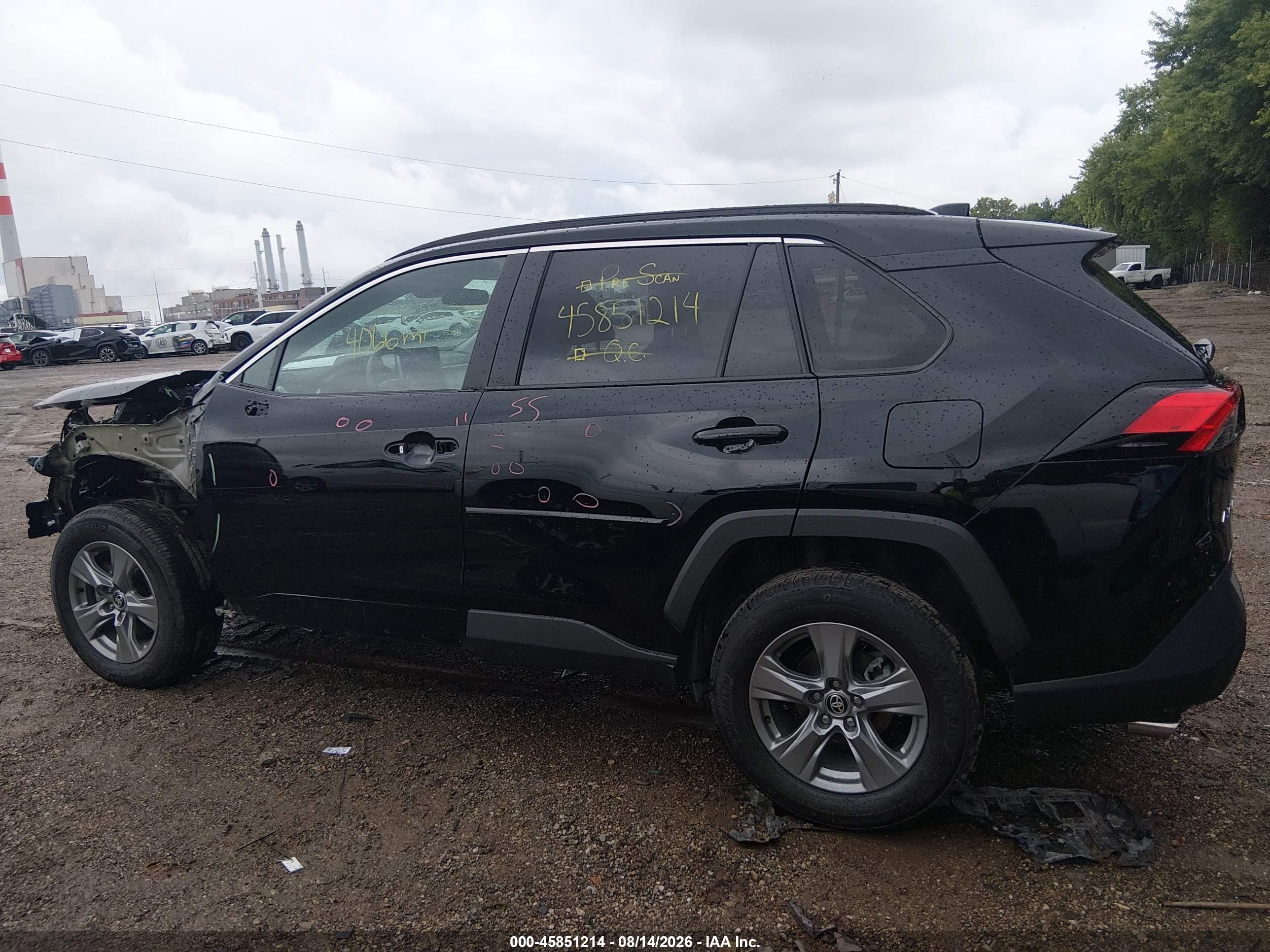 2025 TOYOTA RAV4 XLE