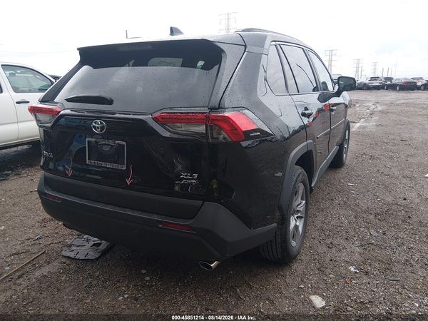 2025 TOYOTA RAV4 XLE